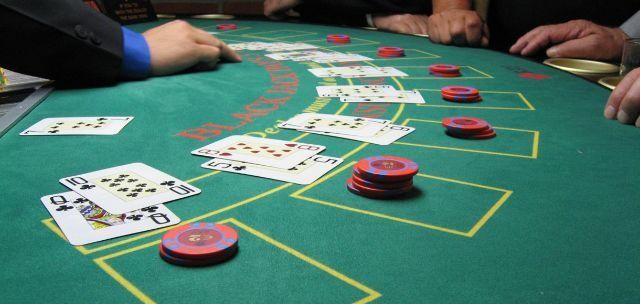 Cách chơi Black Jack khi người chơi có 1 quân Át